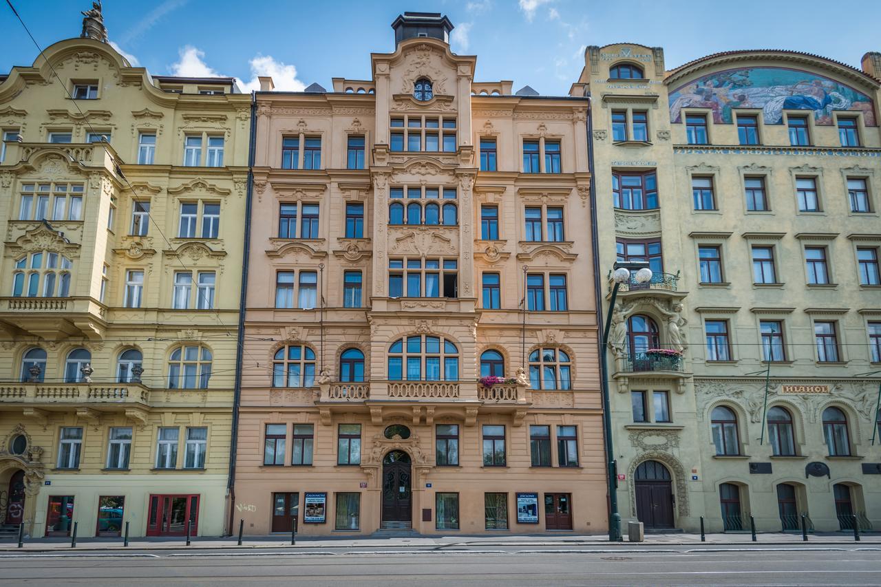 Riverside Apartment With A Balcony Прага Экстерьер фото
